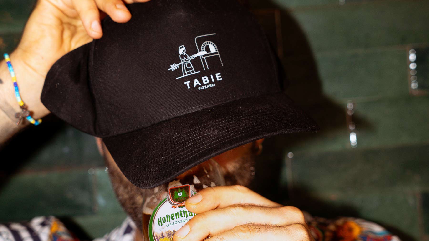 Cap Tabie mit Bier